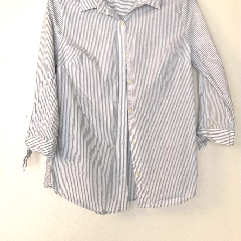 Women’s banana republic blue and white classic fit shirt size small